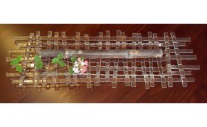 Klare Glasschale «NETZWERK» aus ineinandergeflochtenen Glasstäben von Britta Schmidhauser