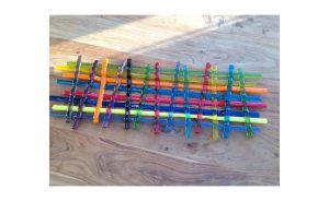 Bunte Glasschale «NETZWERK» aus ineinandergeflochtenen Glasstäben von Britta Schmidhauser